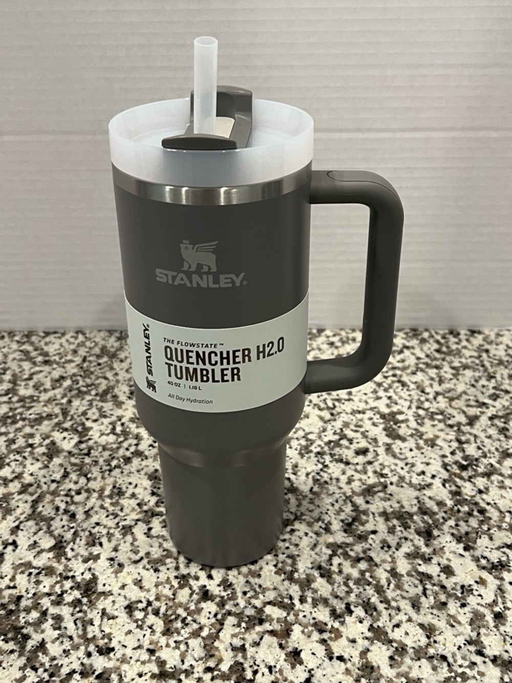 Stanley Quencher H2.0 Tumbler - Stone with White Lid New 40 Oz